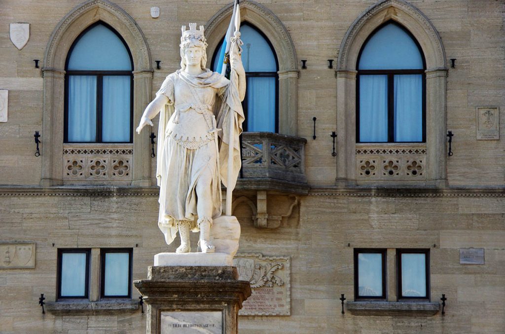 Statua della libertà , simbolo della comunità sammarinese